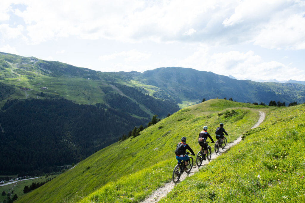 Mountain bikers on a ride with Oxygene